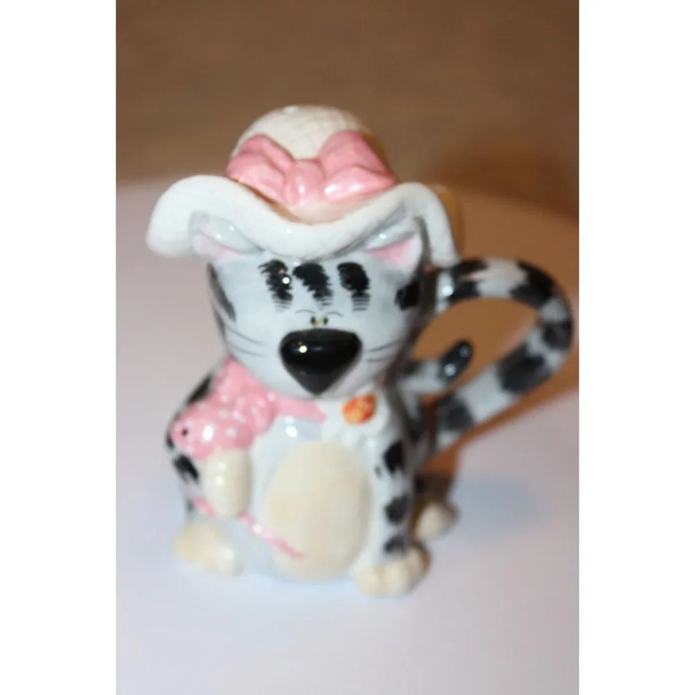 Salt & Pepper Shakers Gray and Black Striped Cats w/Hats